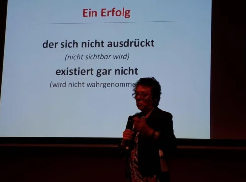 "Ein Erfolg, der sich nicht ausdrückt (nicht sichtbar wird), existiert gar nicht (wird nicht wahrgenommen)": Kernsatz der Rede von Anni Hausladen auf dem Erftstädter Frauentag 2019